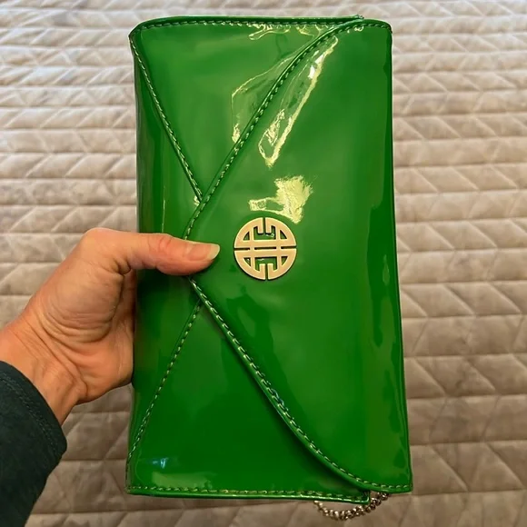 Antonio Melani Green Ava convertible Clutch or Shoulder Bag w/ gold chain strap - Picture 7 of 17